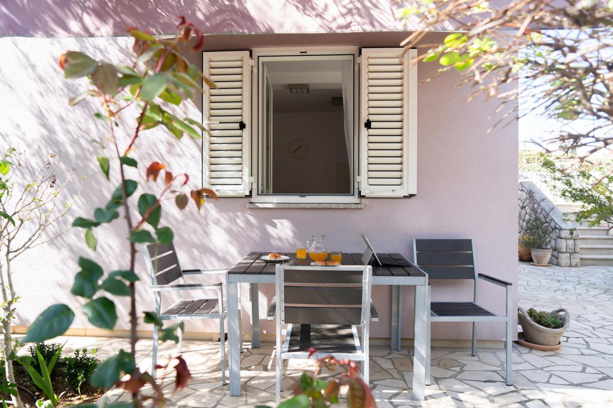 Apartments Lila Đảo Đảo Cres Ngoại thất bức ảnh
